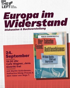 Im Vordergrund steht ein Buch mit dem Titel 'Der falsche Feind: Antifaschismus – Die neue Rechte, Staat und Repression'. Das Buch liegt auf mehreren anderen Büchern, deren Titel teilweise sichtbar sind. Im oberen Bereich befindet sich eine große Überschrift in dunklem Rot: 'Europa im Widerstand'. Darunter steht in kleinerer Schrift: 'Diskussion & Buchvorstellung'. Links unten sind Veranstaltungsdetails in roter und schwarzer Schrift angegeben: '24. September, 19:30 Uhr, Café Wagner, Jena, Eintritt frei'. Es folgen die Namen der Teilnehmenden: Martin Schirdewan, Katharina König-Preuss und dem Vater von Maja T. Oben links ist ein Logo mit dem Schriftzug 'THE LEFT' und 'IN THE PARLIAMENT'. Der Hintergrund ist hell und mit geometrischen Formen gestaltet.
