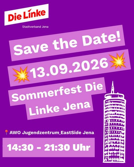 Im Vordergrund steht ein lilafarbener Hintergrund mit weißem Text und gelben Sternsymbolen. Oben links befindet sich das Logo »Die Linke« mit dem Zusatz »Stadtverband Jena«. Darunter steht in großer Schrift »Save the Date!« gefolgt von »13.09.2026«, das von zwei gelben Sternsymbolen flankiert wird. Weiter unten steht »Sommerfest Die Linke Jena«. Am unteren Rand sind ein Stecknadel-Symbol und die Adresse »AWO Jugendzentrum EastSide Jena« sowie die Uhrzeit »14:30 – 21:30 Uhr« zu sehen. Rechts unten ist eine stilisierte, weiß gezeichnete Darstellung eines Hochhauses.