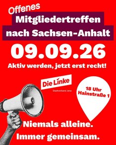 Plakat mit rotem Hintergrund und weiß-grüner Schrift. Im oberen Bereich steht in großer Schrift ein Datum, darunter ein Aufruf zur Teilnahme. Links unten ist eine stilisierte Hand mit Megafon abgebildet. Rechts daneben befindet sich eine weiße Standortmarkierung mit Uhrzeit und Adresse. Unten steht ein Slogan in weißer Schrift. Das Logo einer politischen Partei ist mittig platziert.